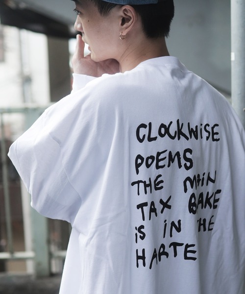 Mark Gonzales(マーク・ゴンザレス)の「Mark Gonzales / マークゴンザレス 別注 コラボ オーバーサイズ 刺繍 ロゴ ビッグシルエット プリント ロンT(Tシャツ/カットソー・メンズ・ブラック系その他3/ブルー/ホワイト/ホワイト系その他/ホワイト系その他2/ブラック系その他/ブラック系その他4/ブラック/グレイッシュベージュ/ホワイト系その他3/ブラック系その他2/ホワイト系その他4・MEDIUM/LARGE)」の4枚目の写真