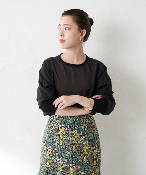 SHENERY(シーナリー)の「バックボタンシアーチュニック(シャツ/ブラウス・レディース・ブラック/オフホワイト/グリーン・FREE)」の4枚目の写真