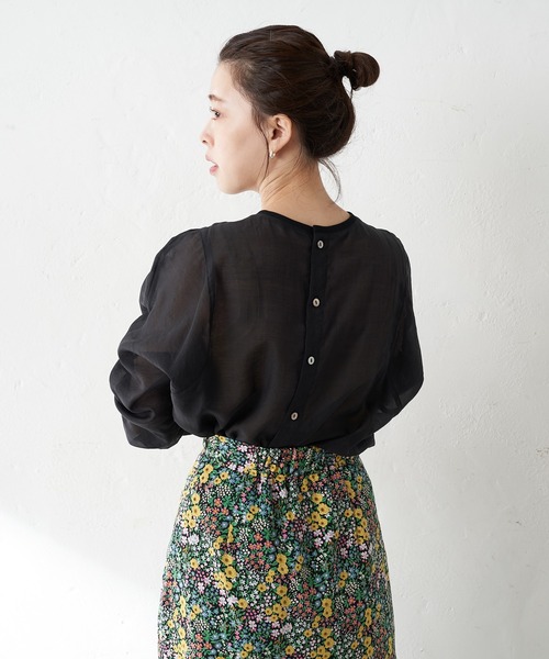 SHENERY(シーナリー)の「バックボタンシアーチュニック(シャツ/ブラウス・レディース・ブラック/オフホワイト/グリーン・FREE)」の9枚目の写真