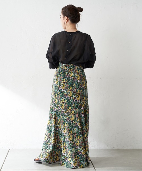 SHENERY(シーナリー)の「バックボタンシアーチュニック(シャツ/ブラウス・レディース・ブラック/オフホワイト/グリーン・FREE)」の16枚目の写真