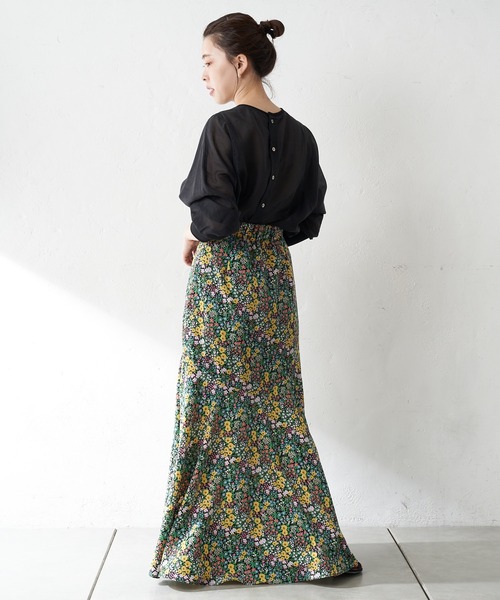 SHENERY(シーナリー)の「バックボタンシアーチュニック(シャツ/ブラウス・レディース・ブラック/オフホワイト/グリーン・FREE)」の17枚目の写真