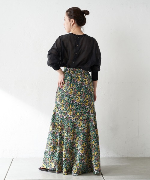 SHENERY(シーナリー)の「バックボタンシアーチュニック(シャツ/ブラウス・レディース・ブラック/オフホワイト/グリーン・FREE)」の18枚目の写真