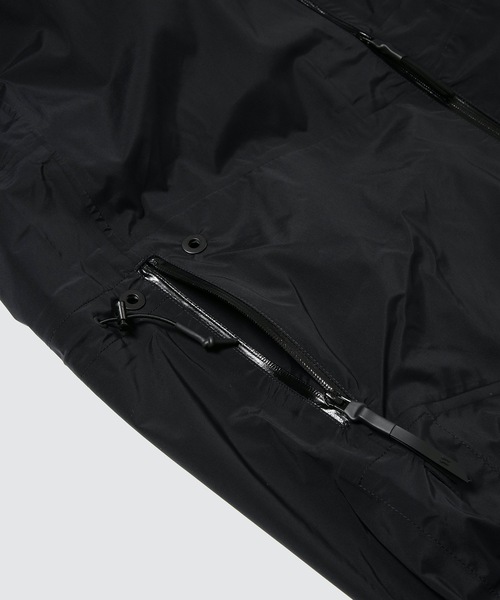 11 by Boris Bidjan Saberi ( ボリスビジャンサベリ)の「R3B(ステンカラーコート・メンズ・ブラック・LARGE)」の5枚目の写真