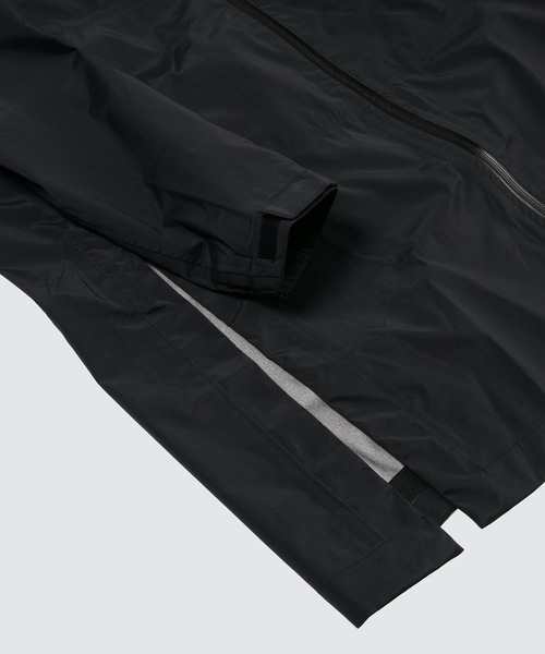 11 by Boris Bidjan Saberi ( ボリスビジャンサベリ)の「R3B(ステンカラーコート・メンズ・ブラック・LARGE)」の6枚目の写真
