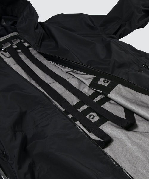 11 by Boris Bidjan Saberi ( ボリスビジャンサベリ)の「R3B(ステンカラーコート・メンズ・ブラック・LARGE)」の3枚目の写真