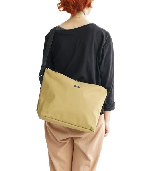 STANDARD SUPPLY(スタンダードサプライ)の「スタンダードサプライ / SIMPLICITY シンプリシティ /ZIP TOP SHOULDER ジップトップショルダー(ショルダーバッグ・レディース・ゴールド/ベージュ/グリーン/ライトグレー系/ブラック/チャコールグレー/グレー/ダークネイビー/ダークブラウン/ダークパープル/モカ/コバルトブルー・FREE)」の7枚目の写真