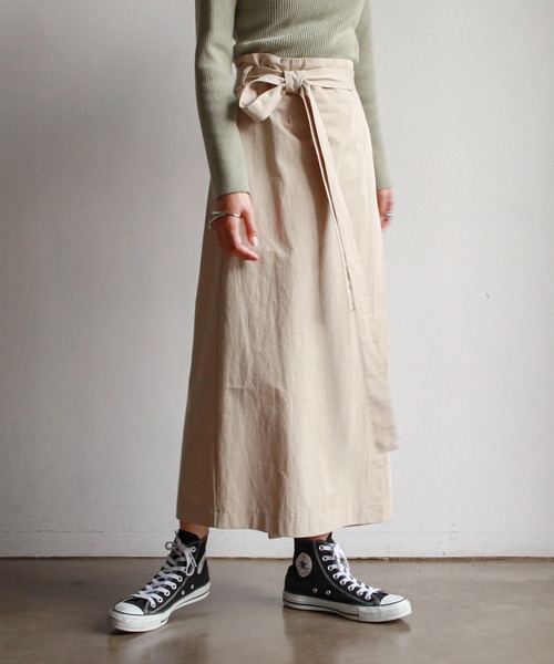 feepur（フェピュール）の「ベルト付ラップスカート（スカート・レディース・ベージュ/モカ・MEDIUM）」の2枚目の写真