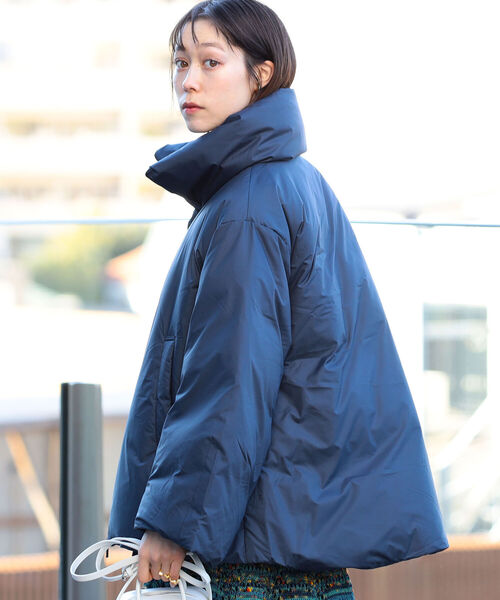 Ray BEAMS（レイビームス）の「Ray BEAMS / ダウン ワイドスリーブ ブルゾン（ダウンジャケット/コート・レディース・ブラック/ネイビー・1/0）」の4枚目の写真