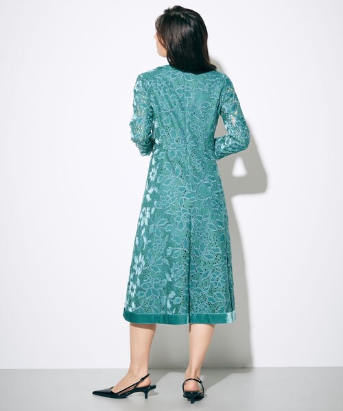 GRACE CONTINENTAL(グレースコンチネンタル)の「ベロア刺繍ワンピース(ワンピース・レディース・ブラック/ブルー・36/38)」の4枚目の写真