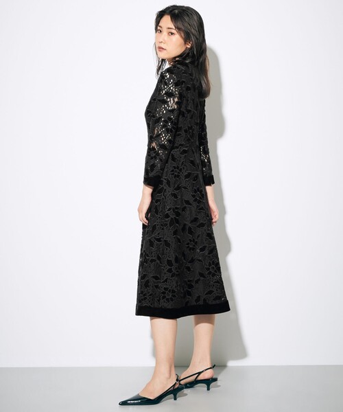 GRACE CONTINENTAL(グレースコンチネンタル)の「ベロア刺繍ワンピース(ワンピース・レディース・ブラック/ブルー・36/38)」の15枚目の写真