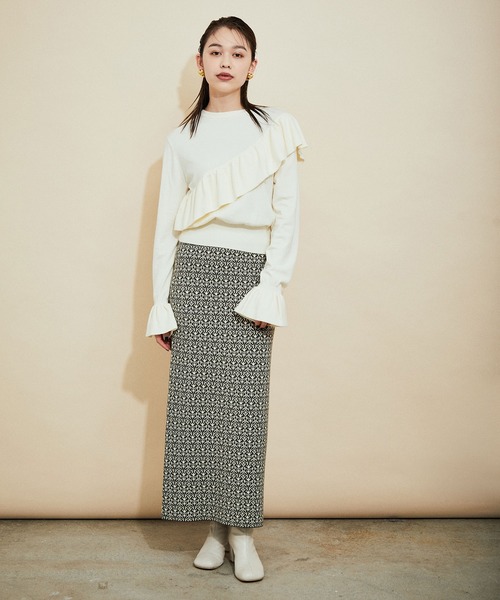 MADEMOISELLE ROPE'(マドモアゼル ロペ)の「<春まで使える>アシンメトリーフリルニットプルオーバー(ニット/セーター・レディース・ホワイト/ベージュ/サックスブルー・38)」の14枚目の写真