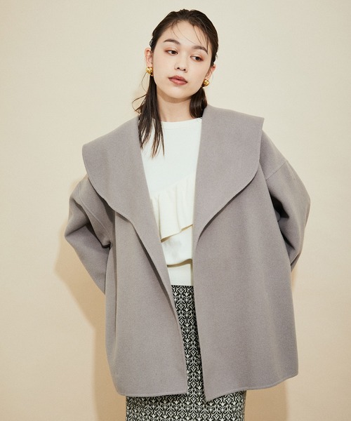 MADEMOISELLE ROPE'(マドモアゼル ロペ)の「<春まで使える>アシンメトリーフリルニットプルオーバー(ニット/セーター・レディース・ホワイト/ベージュ/サックスブルー・38)」の4枚目の写真