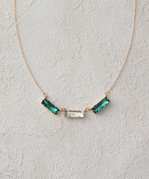 MADEMOISELLE ROPE'(マドモアゼル ロペ)の「バゲットカットビジューネックレス(ネックレス・レディース・グリーン・FREE)」の1枚目の写真