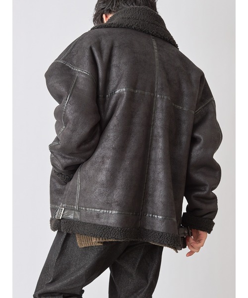 COLONY 2139（コロニートゥーワンスリーナイン）の「フェイクムートンB-3ブルゾン（ムートンコート・メンズ・ブラック×ブラック/ブラック×ベージュ/ブラウン・SMALL/MEDIUM/LARGE/X-LARGE）」の6枚目の写真