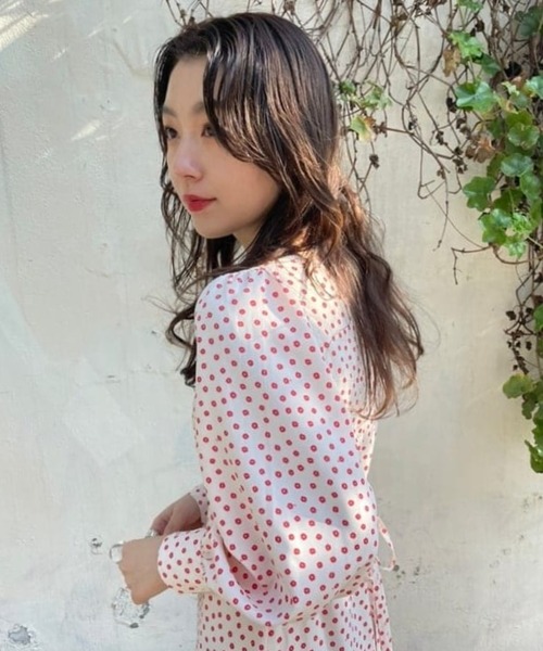 BeAMS DOT（ビームスドット）の「【WEB限定】BeAMS DOT / ペンタゴンネック フラワーワンピース（ワンピース・レディース・ホワイト系その他5/ブルー系その他3・FREE）」の2枚目の写真