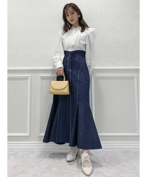 dazzlin（ダズリン）の「ステッチラインマーメイドスカート（スカート・レディース・ベージュ/オフホワイト/インディゴブルー/ピンク・SMALL/MEDIUM）」の5枚目の写真