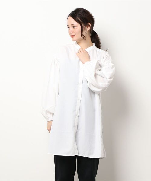 Samansa Mos2 blue（サマンサモスモスブルー）の「バンドカラーギャザーチュニックシャツ（シャツ/ブラウス・レディース・ブラック/ベージュ/オフホワイト・ﾌﾘ-）」の2枚目の写真