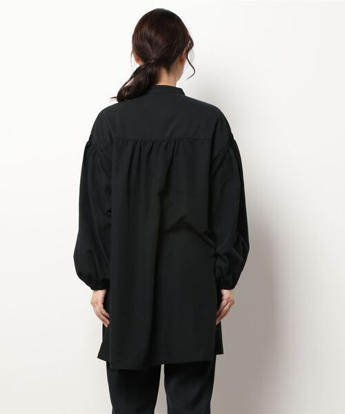 Samansa Mos2 blue（サマンサモスモスブルー）の「バンドカラーギャザーチュニックシャツ（シャツ/ブラウス・レディース・ブラック/ベージュ/オフホワイト・ﾌﾘ-）」の5枚目の写真