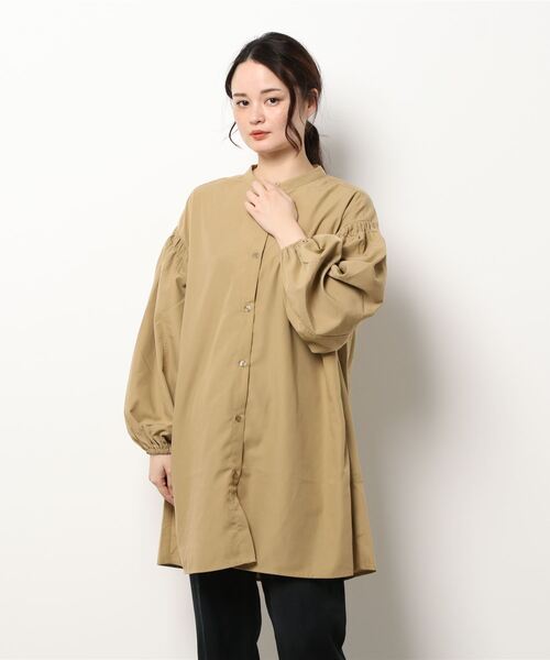 Samansa Mos2 blue（サマンサモスモスブルー）の「バンドカラーギャザーチュニックシャツ（シャツ/ブラウス・レディース・ブラック/ベージュ/オフホワイト・ﾌﾘ-）」の6枚目の写真