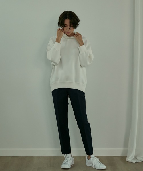 INED（イネド）の「美脚パンツ 快適な穿き心地 後ろウエストゴム（その他パンツ・レディース・レッド/オフホワイト/イエロー/ネイビー/グレイッシュベージュ/ブルーグレー/ターコイズブルー/チェリーピンク/ブラック/ブラウン/パープル/グリーン/モカ/オリーブ/ブルーグリーン/ライトホワイト・11号/9号/7号/5号）」の10枚目の写真