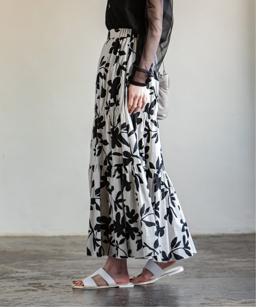 Noble（ノーブル）の「ボタニカルプリントティアードスカート