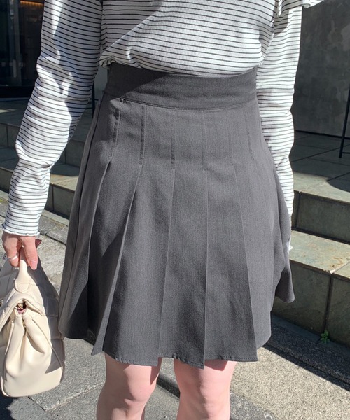 OLIVE des OLIVE（オリーブデオリーブ）の「ミニプリーツスカート（スカート・レディース・ブラック/オフホワイト/ミント/グレイッシュベージュ/スミクロ/オリーブ/ベージュ・FREE）」の3枚目の写真