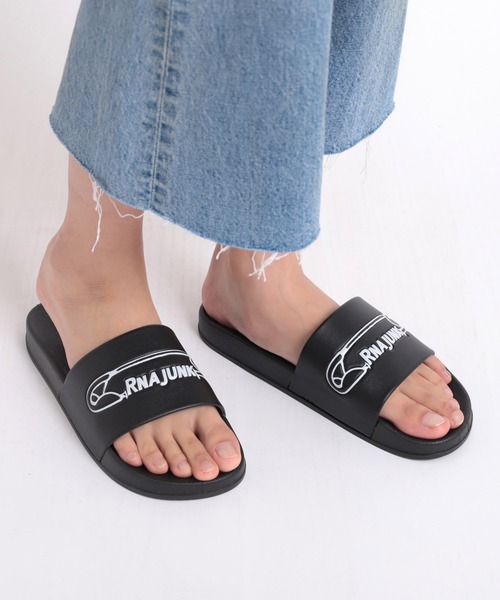 RNA（アールエヌエー）の「E4847 ピン／ドラゴンシャワーサンダル（サンダル・レディース・レッド/ホワイト系その他/ホワイト/ブラック・MEDIUM/SMALL）」の14枚目の写真