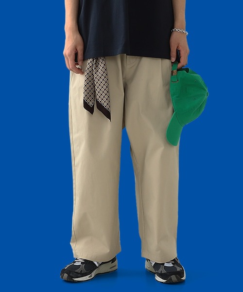 YUYA × BeAMS DOT(ユウヤバイビームスドット)の「YUYA × BeAMS DOT / 2タック ルーズ テーパード パンツ(チノパンツ・メンズ・オリーブ/ホワイト/ベージュ/チャコールグレー/ダークブラウン/ベージュ系その他・LARGE/MEDIUM)」の4枚目の写真