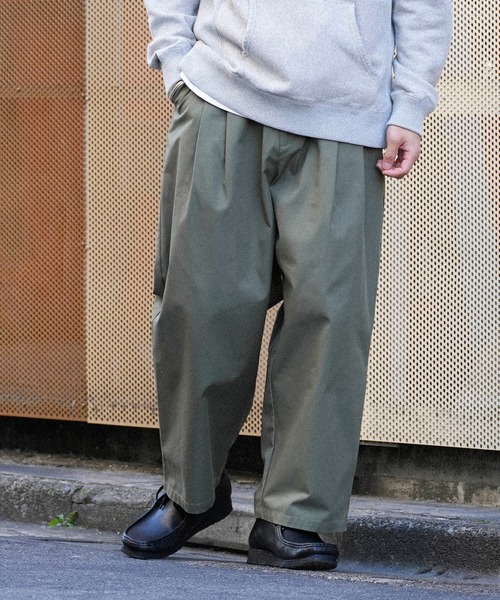 YUYA × BeAMS DOT(ユウヤバイビームスドット)の「YUYA × BeAMS DOT / 2タック ルーズ テーパード パンツ(チノパンツ・メンズ・オリーブ/ホワイト/ベージュ/チャコールグレー/ダークブラウン/ベージュ系その他・LARGE/MEDIUM)」の6枚目の写真