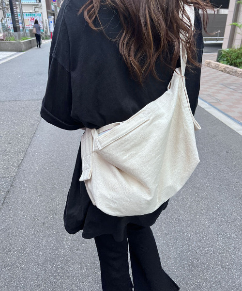 ISOOK（アイスー）の「Canvas tote bag / キャンバストートバッグ（chiica select）（ショルダーバッグ・レディース・ブラック/アイボリー・FREE）」の5枚目の写真