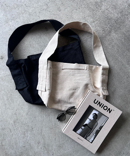 ISOOK（アイスー）の「Canvas tote bag / キャンバストートバッグ（chiica select）（ショルダーバッグ・レディース・ブラック/アイボリー・FREE）」の3枚目の写真