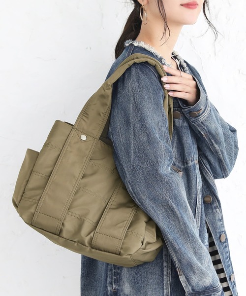 osharewalker（オシャレウォーカー）の「『ポリエステルツイルMサイズトートバッグ』（トートバッグ・レディース・ブラック/グレー/グレイッシュブルー/カーキ/レッド・FREE）」の3枚目の写真