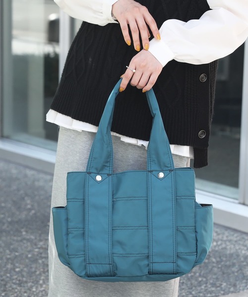 osharewalker（オシャレウォーカー）の「『ポリエステルツイルMサイズトートバッグ』（トートバッグ・レディース・ブラック/グレー/グレイッシュブルー/カーキ/レッド・FREE）」の4枚目の写真