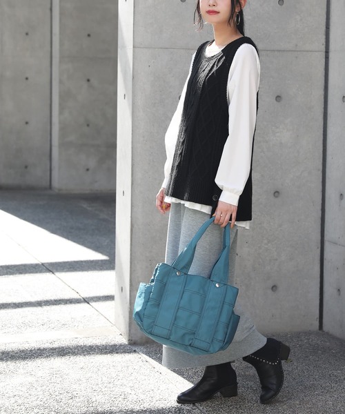 osharewalker（オシャレウォーカー）の「『ポリエステルツイルMサイズトートバッグ』（トートバッグ・レディース・ブラック/グレー/グレイッシュブルー/カーキ/レッド・FREE）」の9枚目の写真