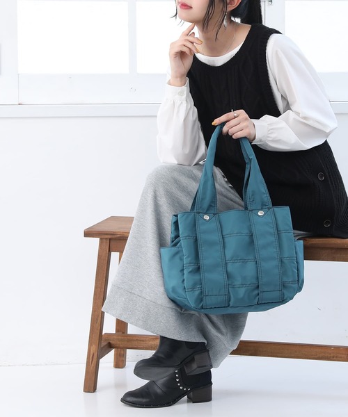 osharewalker（オシャレウォーカー）の「『ポリエステルツイルMサイズトートバッグ』（トートバッグ・レディース・ブラック/グレー/グレイッシュブルー/カーキ/レッド・FREE）」の11枚目の写真