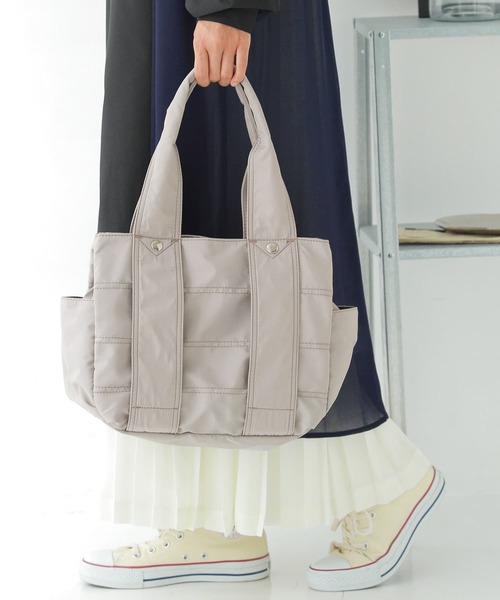 osharewalker（オシャレウォーカー）の「『ポリエステルツイルMサイズトートバッグ』（トートバッグ・レディース・ブラック/グレー/グレイッシュブルー/カーキ/レッド・FREE）」の14枚目の写真