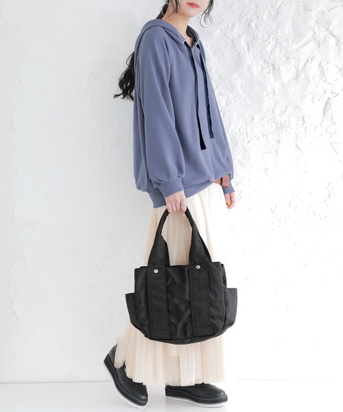 osharewalker（オシャレウォーカー）の「『ポリエステルツイルMサイズトートバッグ』（トートバッグ・レディース・ブラック/グレー/グレイッシュブルー/カーキ/レッド・FREE）」の18枚目の写真