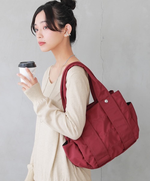 osharewalker（オシャレウォーカー）の「『ポリエステルツイルMサイズトートバッグ』（トートバッグ・レディース・ブラック/グレー/グレイッシュブルー/カーキ/レッド・FREE）」の6枚目の写真