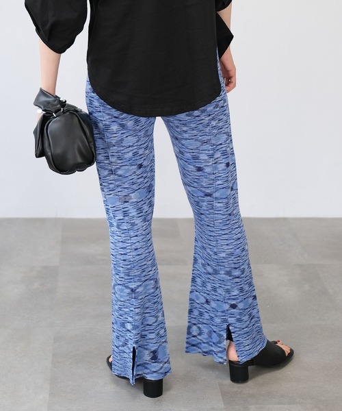 ＡＮＤＪ（アンドジェイ）の「段染めミックスカラーバックスリットフレアパンツ（その他パンツ・レディース・グリーン/ブラウン/ブルー・M）」の3枚目の写真