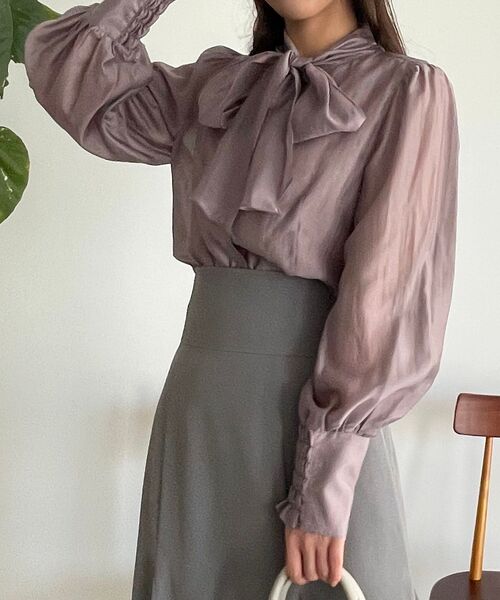 MAJESTIC LEGON（マジェスティックレゴン）の「クラシカルボウタイブラウス（シャツ/ブラウス・レディース・ブラック系その他/オフホワイト/パープル/ブラック/パープル系その他/ブラック系その他2/ベージュ・MEDIUM）」の6枚目の写真