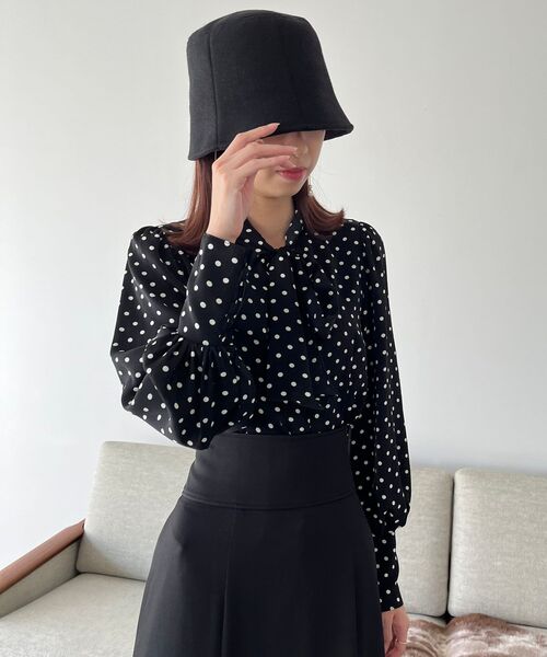 MAJESTIC LEGON（マジェスティックレゴン）の「クラシカルボウタイブラウス（シャツ/ブラウス・レディース・ブラック系その他/オフホワイト/パープル/ブラック/パープル系その他/ブラック系その他2/ベージュ・MEDIUM）」の12枚目の写真