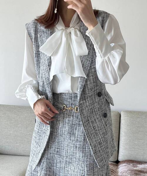 MAJESTIC LEGON（マジェスティックレゴン）の「クラシカルボウタイブラウス（シャツ/ブラウス・レディース・ブラック系その他/オフホワイト/パープル/ブラック/パープル系その他/ブラック系その他2/ベージュ・MEDIUM）」の22枚目の写真