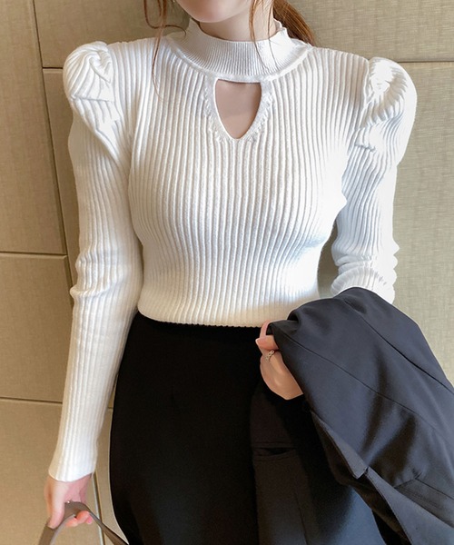 Jewelobe（ジュエローブ）の「カットアウト袖タックタイトニットトップス（ニット/セーター・レディース・ホワイト/ブラック/ベージュ/ブラウン/オレンジ/グリーン・FREE）」の2枚目の写真