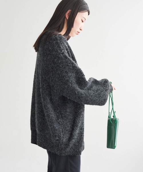 Chaco closet(チャコ クローゼット)の「畔編みモヘアライクボリュームスリーブカーディガン(カーディガン/ボレロ・レディース・ピンク/ライム/イエロー/ブラック/グレイッシュベージュ/ブルー/アイボリー/グレー/オレンジ・FREE)」の18枚目の写真