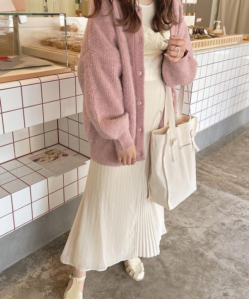 Chaco closet(チャコ クローゼット)の「畔編みモヘアライクボリュームスリーブカーディガン(カーディガン/ボレロ・レディース・ピンク/ライム/イエロー/ブラック/グレイッシュベージュ/ブルー/アイボリー/グレー/オレンジ・FREE)」の11枚目の写真