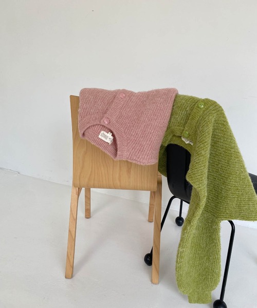 Chaco closet(チャコ クローゼット)の「畔編みモヘアライクボリュームスリーブカーディガン(カーディガン/ボレロ・レディース・ピンク/ライム/イエロー/ブラック/グレイッシュベージュ/ブルー/アイボリー/グレー/オレンジ・FREE)」の19枚目の写真