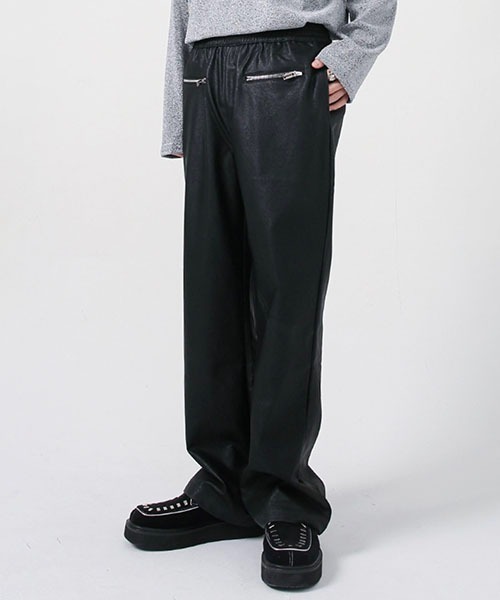 WESTBOY(ウエストボーイ)の「シンセティックレザーストレートパンツWO22W2PT06【WB ORIGINALS】(その他パンツ・メンズ・ブラック・M/XL/L)」の1枚目の写真