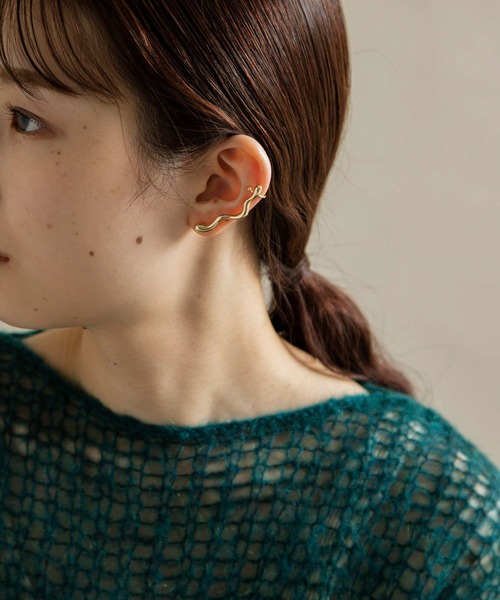 SMELLY（スメリー）の「メタルナミナミカタミミピアス（ピアス（両耳用）・レディース・ゴールド・-）」の3枚目の写真
