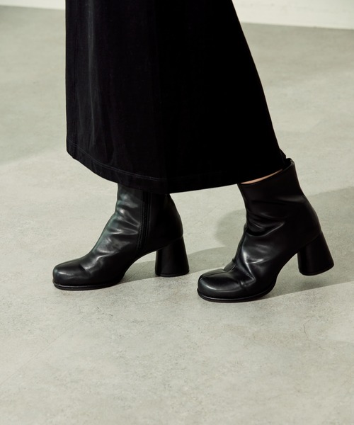 AMERICAN HOLIC（アメリカンホリック）の「オブリークショートブーツ（ブーツ・レディース・ブラック/アイボリー・S/M/L）」の2枚目の写真