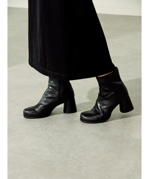 AMERICAN HOLIC（アメリカンホリック）の「オブリークショートブーツ（ブーツ・レディース・ブラック/アイボリー・S/M/L）」の4枚目の写真